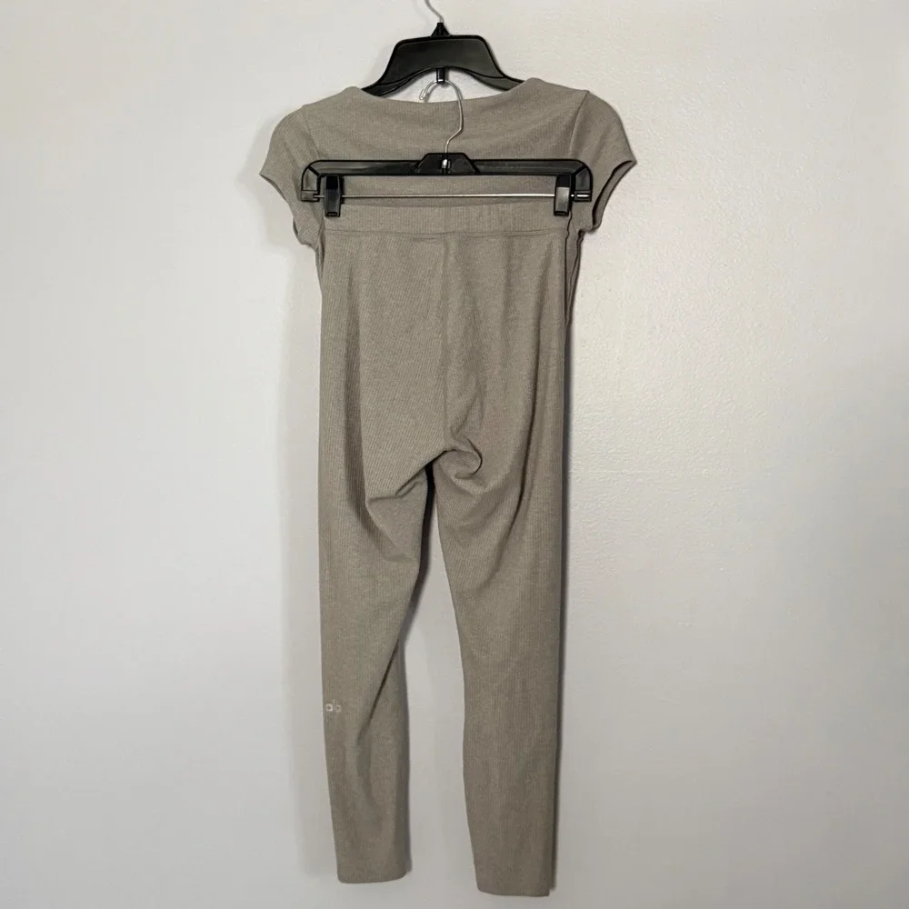Alo Yoga Wellness Rib Henley Crop Top Leggings‎ Set in Gray - Small / XSmall